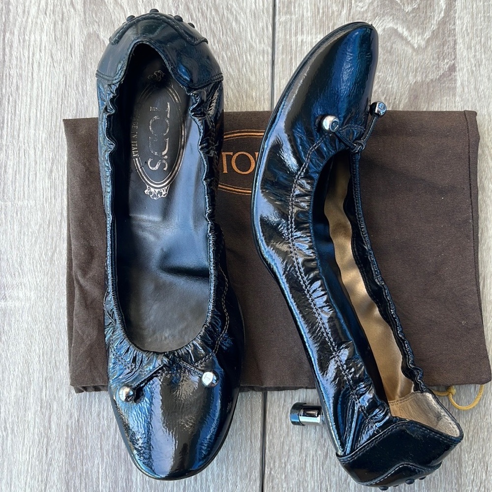 Tod’s Black “Klimt Laccetto” Patent Leather Kitten Heels